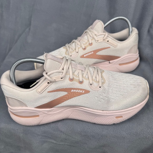 Brooks Shoes - Brooks Ghost Max Womens Running Shoes Cream Rose Gold 1203951B134 Size 9.5 B